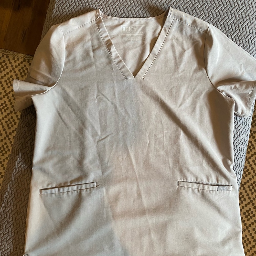Fig’s Scrub Top Slate